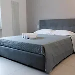 Urban By Quokka 360 - Modern With Private Parking Апартаменти