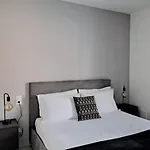 Urban By Quokka 360 - Modern With Private Parking Апартаменти *
