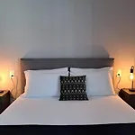 Апартаменти Urban By Quokka 360 - Modern With Private Parking Лугано