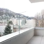 Апартаменти Urban By Quokka 360 - Modern With Private Parking *