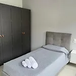 Urban By Quokka 360 - Modern With Private Parking Апартаменти *
