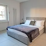 Urban By Quokka 360 - Modern With Private Parking Апартаменти *