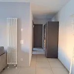 Апартаменти Urban By Quokka 360 - Modern With Private Parking