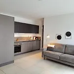 Urban By Quokka 360 - Modern With Private Parking Апартаменти