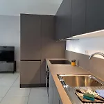 Апартаменти Urban By Quokka 360 - Modern With Private Parking *