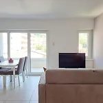 Urban By Quokka 360 - Modern With Private Parking Апартаменти