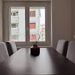 Urban By Quokka 360 - Modern With Private Parking Апартаменти